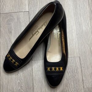 Vintage Salvatore Ferragamo Boutique Black Leather Gancini Flats - Size 6.5 AA